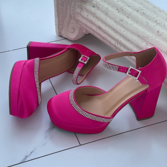Fuchsia closed toe shoes high heels - Picture 1 of 1